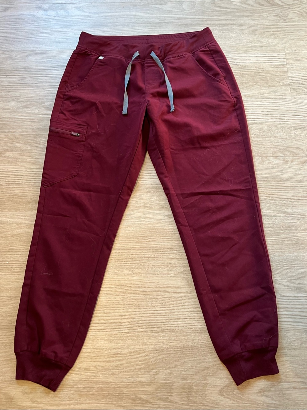 FIGS Men’s  M Utility Jogger Scrub Pant Drawstring Waist  Burgundy